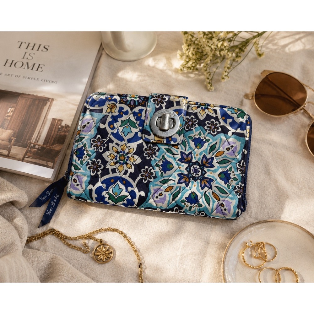 Vera Bradley Blue Floral Paisley Quilted Turn Lock Wallet‎ Zip Around Organizer